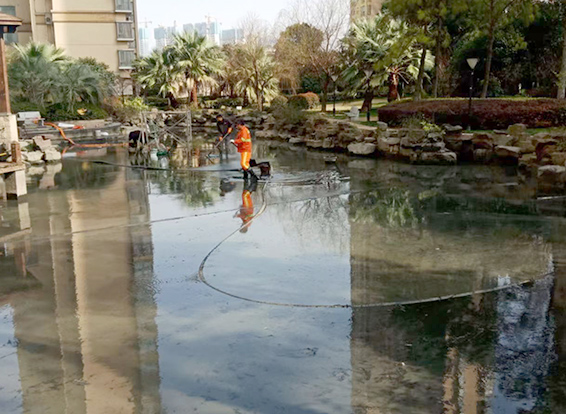 毛道乡景观池淤泥清理
